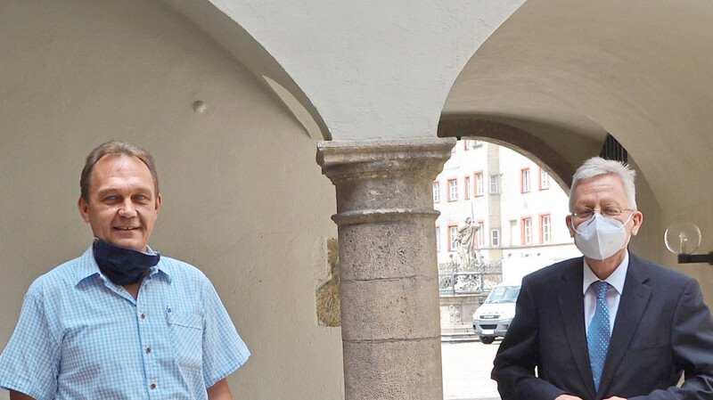 Peter Vorholzer (links) mit seinem Rechtsbeistand Dr. Klaus Luckow gestern am Verwaltungsgericht Regensburg.