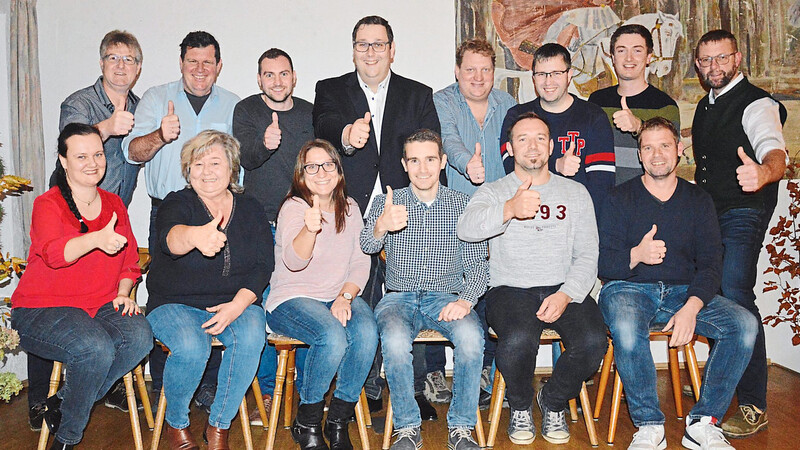 "Daumen hoch!" für die Gemeinderatsliste der Jungen Liste Wildenberg mit Bürgermeisterkandidat Wolfgang Brich (hinten Mitte).