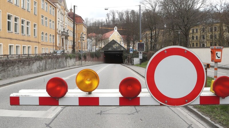 Seit Freitagvormittag ist der Josef-Deimer-Tunnel in Landshut erneut gesperrt. (Symbolbild)