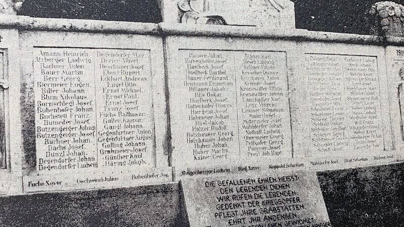 Das Kriegerdenkmal erinnert an die gefallen Soldaten.
