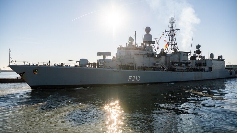 Die Fregatte "Augsburg" kehrt im Februar 2019 aus ihrem letzten Einsatz zum Marinehafen in Wilhelmshaven zurück.