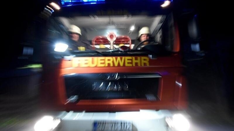 Am Donnerstag ist es in Deggendorf zu einem Kellerbrand in einem Mehrfamilienhaus gekommen. (Symbolbild)