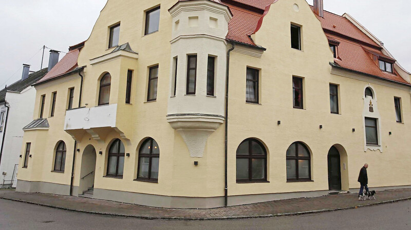 Liebevoll restauriert ist das markante Gebäude in Nandlstadt.