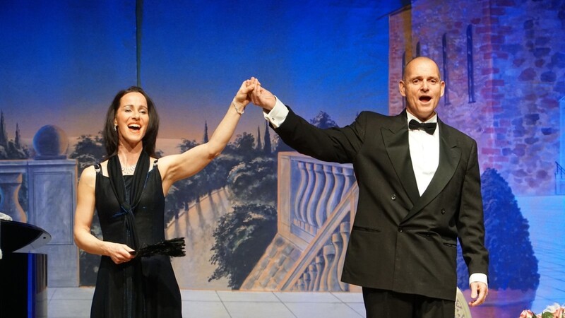 Leona und Stefan Kellerbauer begeisterten das Publikum mit ausgewählten Operetten-Ausschnitten.