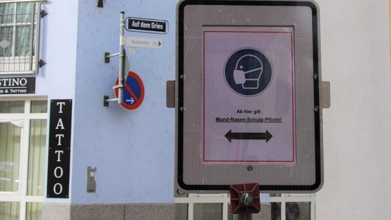 In Moosburg wurden bereits, wie hier auf dem Gries, Hinweisschilder aufgestellt.