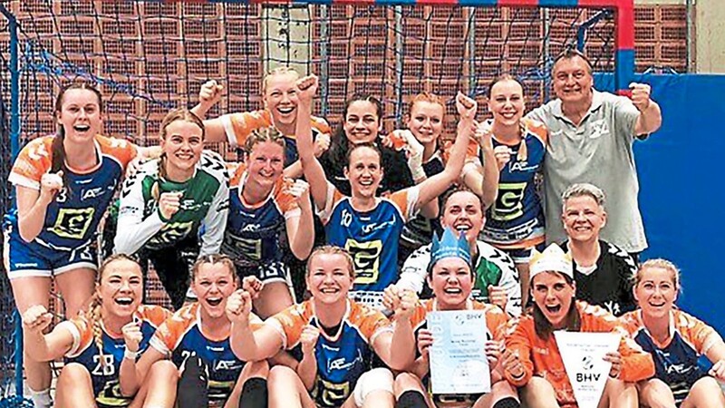 Die Handballdamen der SG stiegen in die dritte Handball-Bundesliga auf.