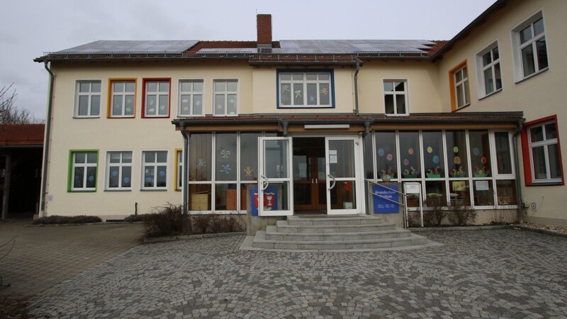 Eine Lüftungsanlage für die Grundschule in Perkam (siehe Bild) stand bereits mehrmals auf der Tagesordnung des Gemeinderats. Diesmal genehmigten die Räte eine Lüftungsanlage für den Kindergarten.