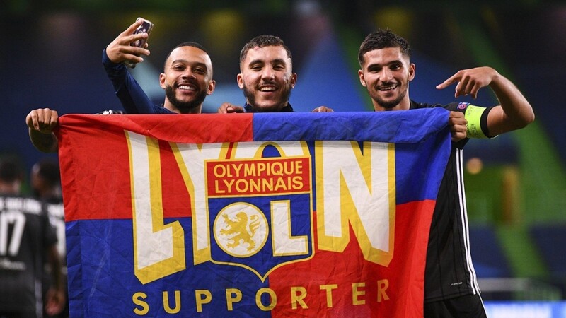 So sieht Selbstbewusstein aus, wenn man gerade den zweiten Topfavoriten aus dem Titelrennen geworfen hat: Olympique Lyon.