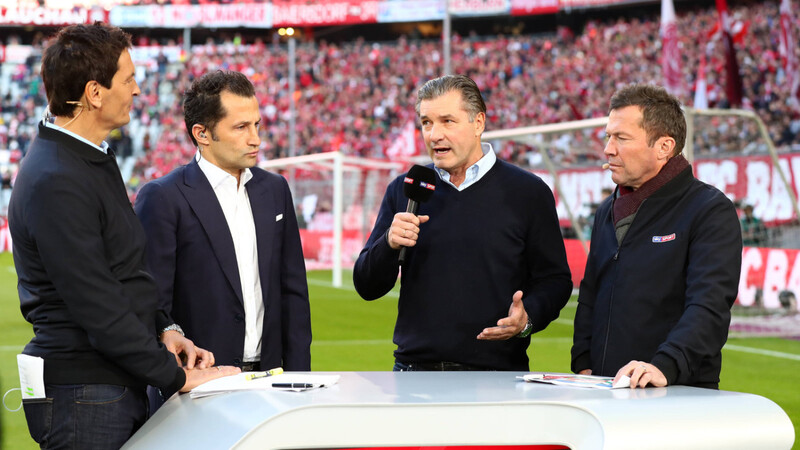 Sportdirektoren unter sich: Hasan Salihamidzic (2.v.li.) vom FC Bayern und Michael Zorc vom BVB (2.v.re.).