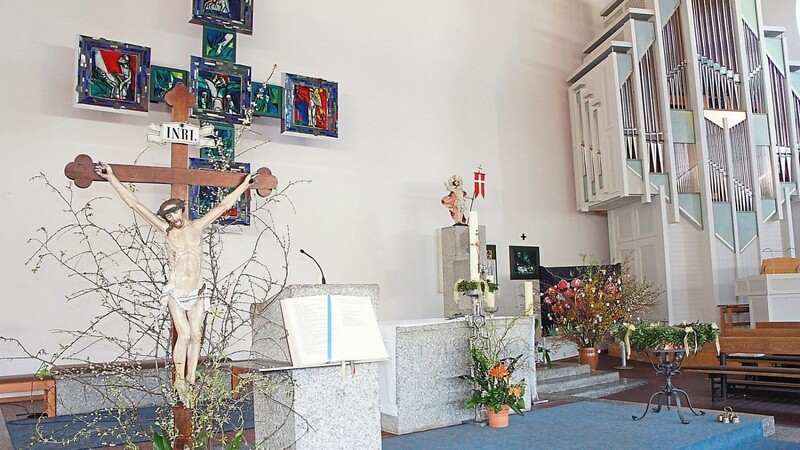 Die Pfarrkirche "Mariä Himmelfahrt" ist tagsüber für das private Gebet geöffnet.