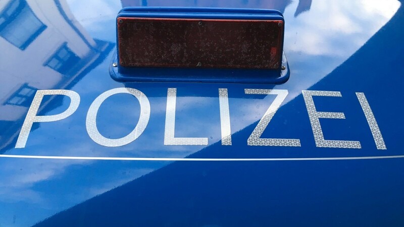 Die Polizei in Deggendorf bittet um Hinweise (Symbolbild).