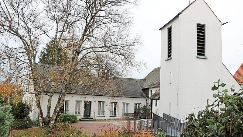 Das an die evangelische Erlöserkirche in Mainburg angebaute Gemeindezentrum soll abgerissen und neu gebaut werden.