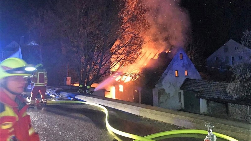 In Mainburg hat in der Nacht auf Samstag der Anbau eines Bauernhauses gebrannt.
