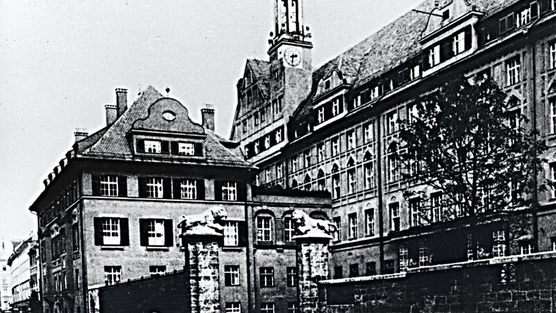 Ein historisches Foto aus dem Jahr 1914: das Polizeipräsidium an der Ettstraße, ein Jahr nach Erstbezug.