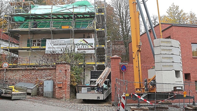 Am Dach musste einiges ausgebessert werden, doch größere Eingriffe in die Bausubstanz sind bei der Sanierung des alten Waldorfkindergartens an der Alten Bergstraße nicht nötig.