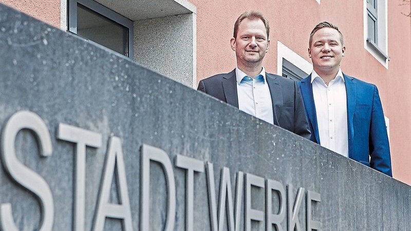 Die Stadtwerke-Geschäftsführer Josef Maidl (links) und Robert Heider (rechts).  Foto: Stadtwerke Dingolfing
