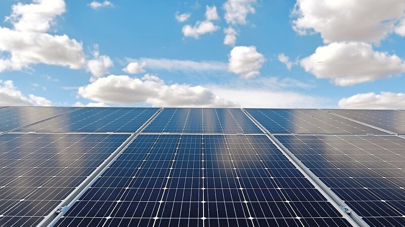 "Solarparks sind keine Augenweide", stellten die Gemeinderäte in Pemfling fest und lehnten den Antrag zunächst ab.