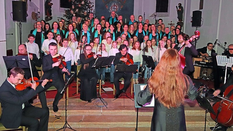 Starker Auftritt: Gospelchor, Jugendchor und "The Chambers" wirkten bei dem großen Konzert in der Kirche zusammen.