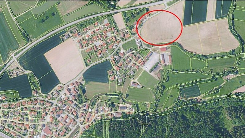 Das Luftbild zeigt das Baugebiet an der Falkensteiner Straße, für das der Gemeinderat einen Aufstellungsbeschluss genehmigte.