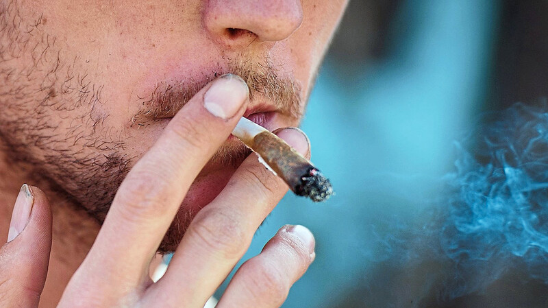Der Angeklagte konsumierte täglich Marihuana "ab drei Gramm aufwärts". Doch er bestreitet, mit den Drogen gehandelt zu haben.