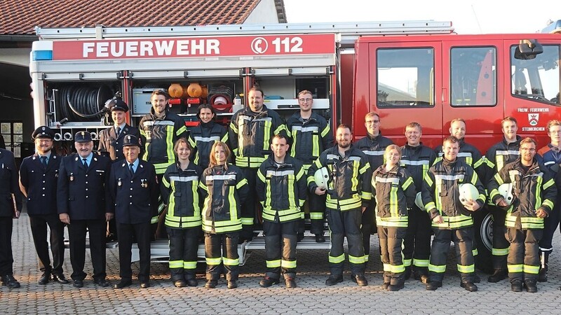 Erfolgreich absolvierten die beiden Gruppen der Freiwilligen Feuerwehr Steinkirchen die Prüfung zum Leistungsabzeichen verschiedener Stufen.