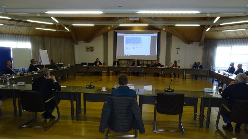 Der Kreisausschuss tagte im großen Sitzungssaal.