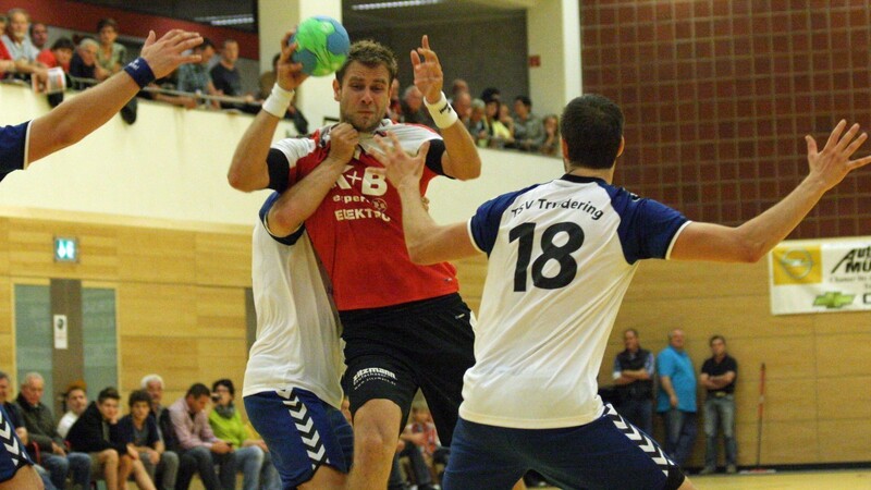 Die Chamer Handballer drehen die erste Partie in der aktuellen Saison. (Foto: Groitl)