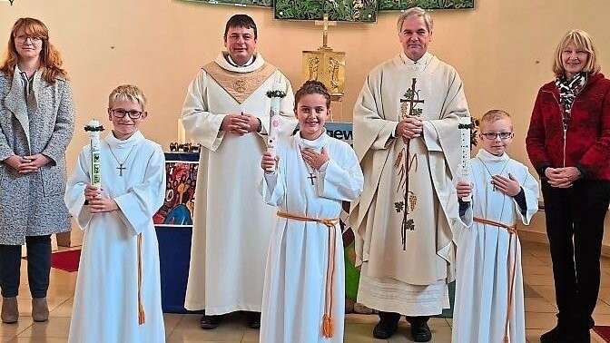 Drei Kinder feierten ihre Erstkommunion.