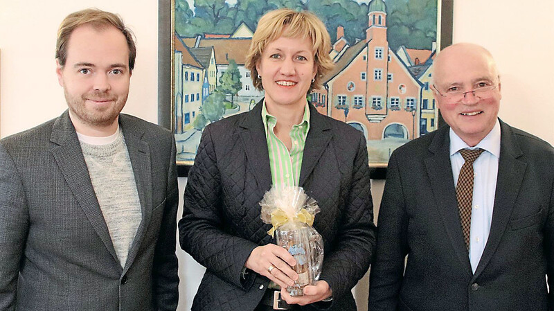 Zu aktuellen Themen der Stadt Mainburg tauschte sich CSU-Landtagsabgeordnete Petra Högl mit Bürgermeister Josef Reiser (rechts) und Geschäftsleiter Karl Raster aus.