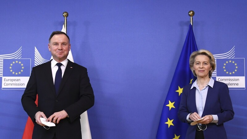 Ursula von der Leyen, Präsidentin der Europäischen Kommission, empfängt Andrzej Duda, Präsident von Polen, vor einem Treffen im EU-Hauptquartier.