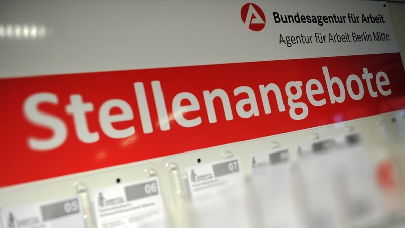 Die Zahl der Jobsuchenden ist in Bayern gesunken.