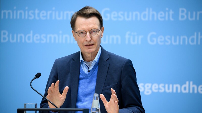 Gesundheitsminister Karl Lauterbach rudert bei Isolationsregel zurück.