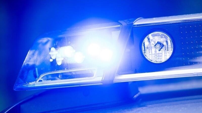 Ein Transporterfahrer hat am Donnerstag einen Unfall bei einem Parkhaus Regensburg verursacht (Symbolbild).
