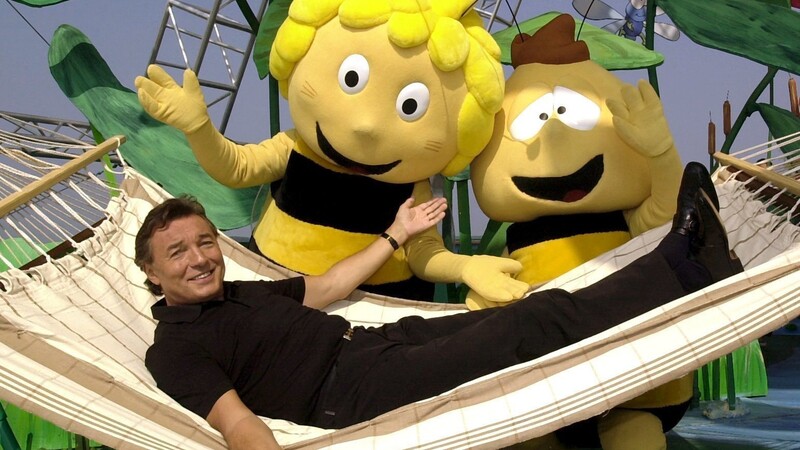 Karel Gott mit Biene Maja und ihrem Freund Willy.