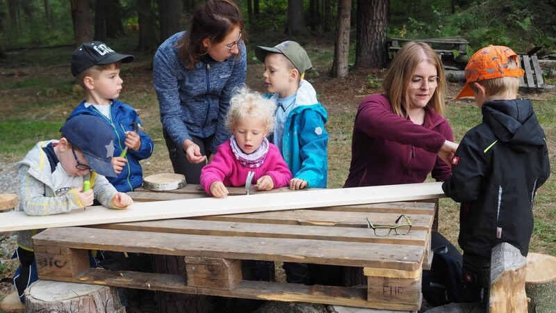 Seit September betreuen Martha Block und Karola Penn die noch kleine Gruppe des Waldkindergartens beim Lerchenholz.