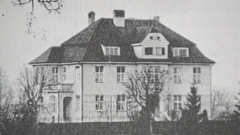 "Auf einer Anhöhe an der Frontenhausener Straße" stand das Krankenhaus. Heute steht an der Stelle das Asylbewerberheim.