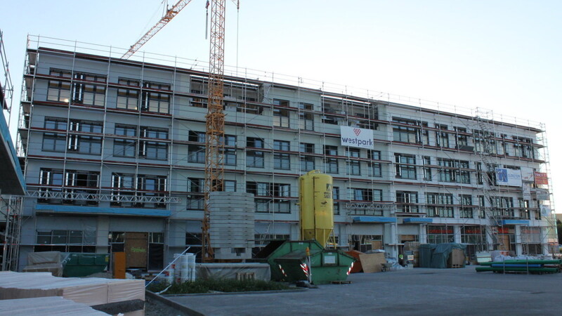 Der Bauteil des Westparks an der Geiselhöringer Straße, der in der ersten Etage das Rehazentrum beherbergen wird.