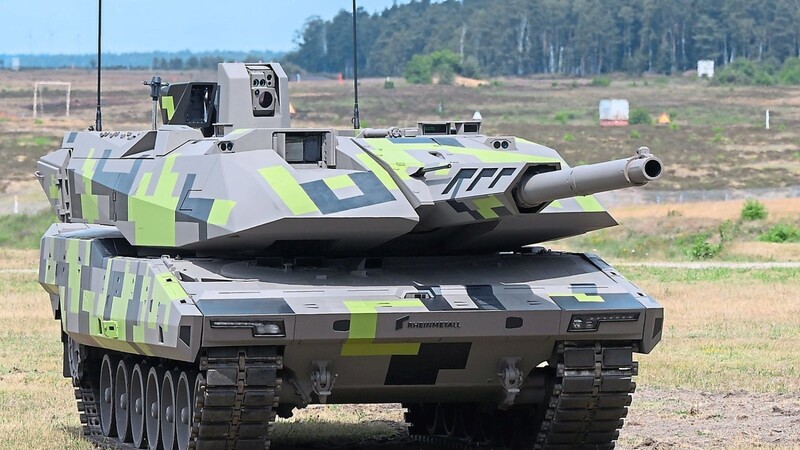 Ein Kampfpanzer des Rüstungskonzerns Rheinmetall: Rheinmetall zählt zu den Rüstungs-Riesen in Deutschland und verbuchte 2022 einen Rekordgewinn.