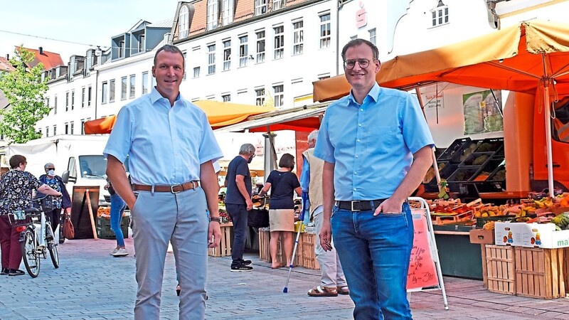 Vorsitzender Martin Widbiller (rechts) und Vorstandsmitglied Thomas Biendl wollen zeigen, was Dingolfing alles bieten kann.  Foto: L. Hofmeister