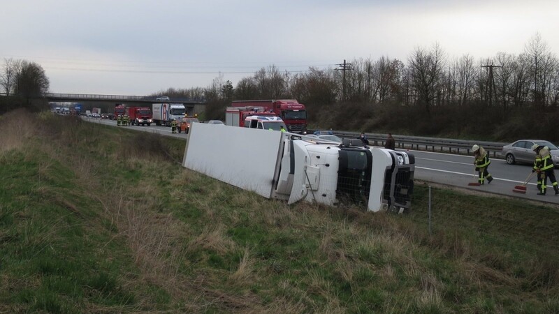 Lkw-Unfall am Dienstagmorgen auf der Autobahn A3 bei Wörth an der Donau im Landkreis Regensburg.