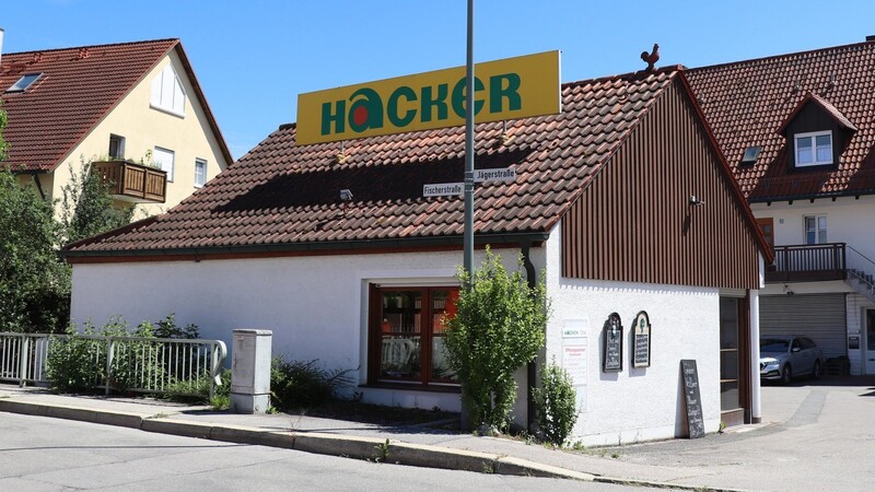 Für die Moosburger ein bekannter Anblick: der Feinkostladen der Familie Hacker und Wieser. Er schließt zum 31. Juli.