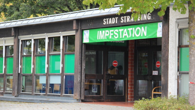 Die kleine Impfstation Am Hagen ist Nachfolgerin des großen Impfzentrums in der Messehalle. Sie hat inzwischen ihre Kapazitätsgrenze erreicht.