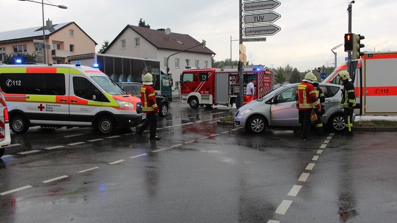 Unfall Kreuzung Landshuter Straße/Rückertstraße.
