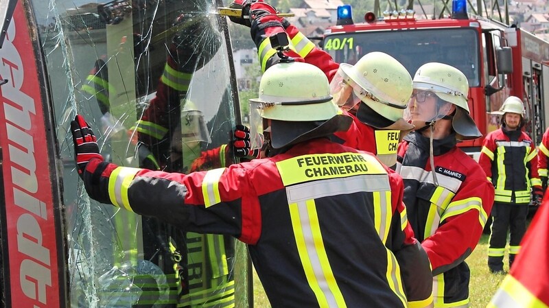 Katastrophenschutzübung "Roter Eber" in Chamerau: Auf die Feuerwehren kommen immer mehr Aufgaben zu. Gleichzeitig wird der demografische Wandel spürbar.