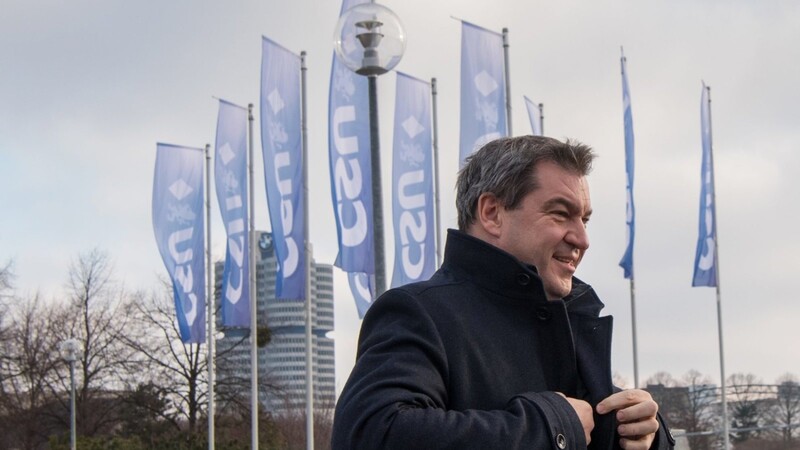 In der kleinen Olympiahalle in München wählen die rund 900 Delegierten am Samstag bei einem Sonderparteitag Ministerpräsident Markus Söder zum neuen Vorsitzenden der CSU.