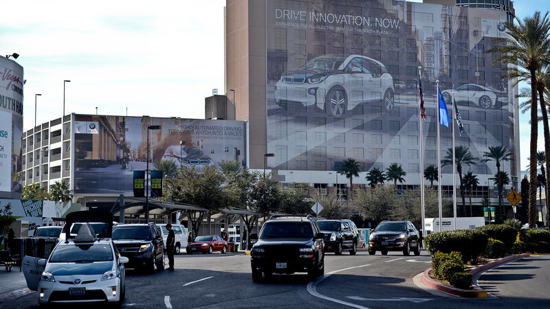 Plakate der Automobilfirma BMW in Las Vegas.