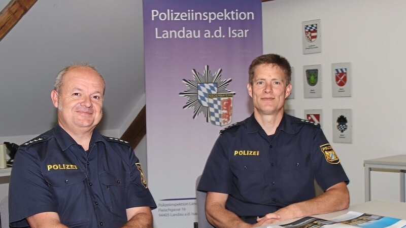 Dienststellenleiter Stephan Lehner (r.) und sein Stellvertreter Franz Salzberger präsentierten die Zahlen.