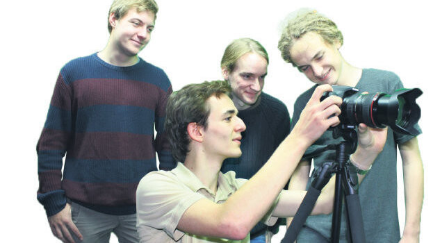 Einen Greenscreen haben sie natürlich auch: Christian Schiener, Thomas Eingartner, Christoph und Thomas Einsiedler (von links) gehören zum Kernteam von "laspire". (Foto: Katrin Filler)