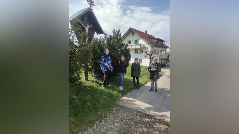 Heimatforscher Vitus Lechner begab sich mit Julia Maier, Katrin Mirlach und Helga Baier bereits für die "Time Trails"-Pfade auf Wanderschaft von Furth nach Bruckberg sowie von Altdorf nach Bruckberg