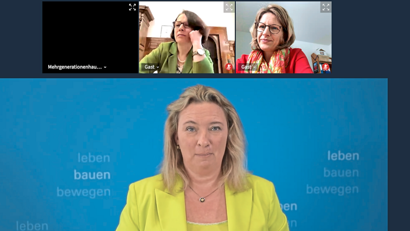 Kerstin Schreyer im Gespräch mit Oberbürgermeisterin Gertrud Maltz-Schwarzfischer und Bürgermeisterin Astrid Freudenstein.
